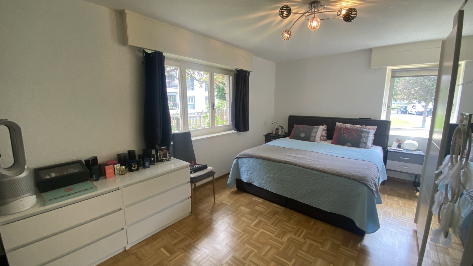 Sjour lumineux avec accs direct sur la terrasse privative